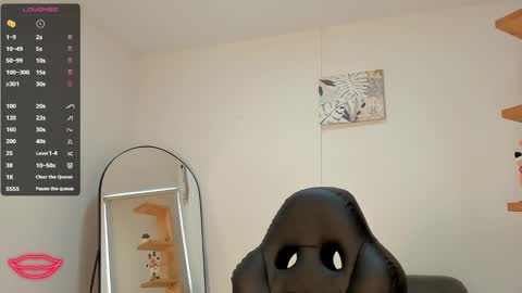 nathalyxx_ online show from 12-19-24, 05:18