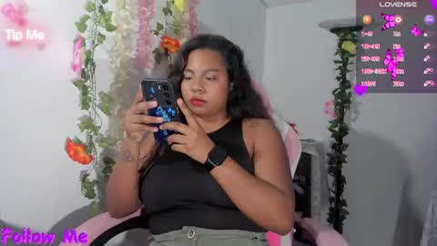 Snapshot of nathasha_jhonsom_ chatting on 06-19-26, 02:05 Naty online show from 06-19-26, 02:05