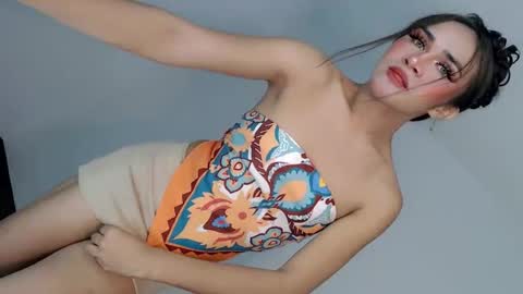 Snapshot of nattayah chatting on 05-10-26, 02:22 Nathalie smith online show from 05-10-26, 02:22