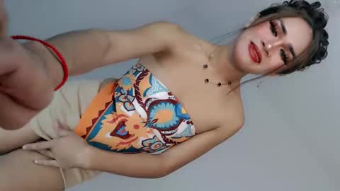 Snapshot of nattayah chatting on 05-18-26, 03:35 Nathalie smith online show from 05-18-26, 03:35