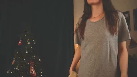 Ella online show from 01-12-26, 03:06