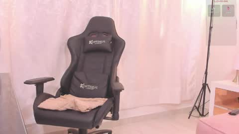 Snapshot of natural_bigass_nina chatting on 05-31-26, 01:51 Sophia online show from 05-31-26, 01:51
