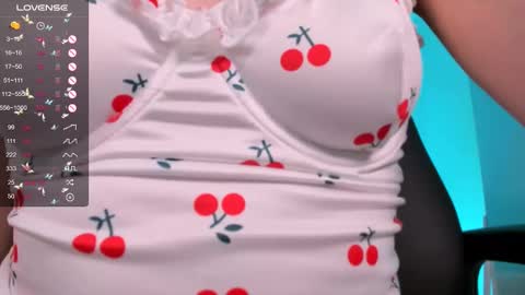 Snapshot of naturelly chatting on 02-26-25, 06:21 Melisa  FOLLOW ME  online show from 02-26-25, 06:21