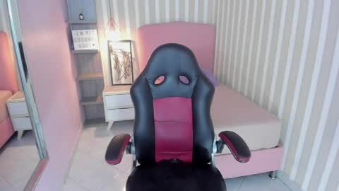 Snapshot of natybunny chatting on 05-13-26, 07:33 NATY online show from 05-13-26, 07:33