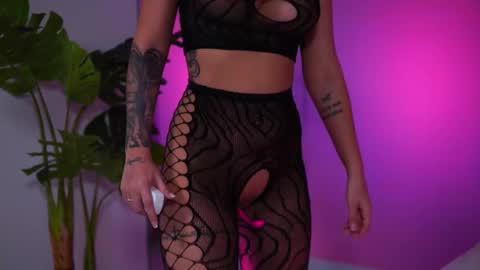 Naty online show from 02-12-25, 10:37