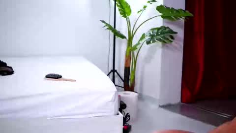 Naty online show from 10-18-25, 09:43