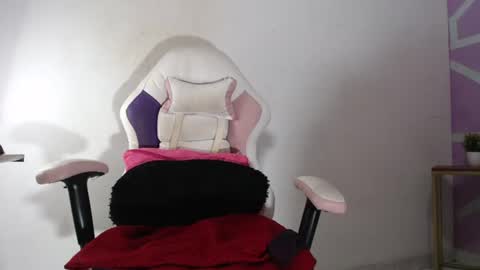 Leina  modelo independiente online show from 07-02-26, 07:53