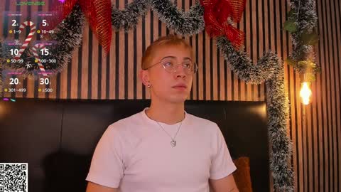 Snapshot of naughty__chris chatting on 12-09-24, 12:30 Christopher Chris online show from 12-09-24, 12:30