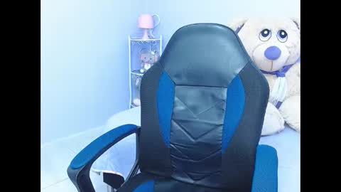 Zoe online show from 01-31-25, 06:24