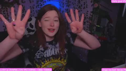 Snapshot of naughty_bella99 chatting on 05-07-26, 11:32 bella online show from 05-07-26, 11:32