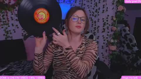 Snapshot of naughty_bella99 chatting on 06-04-26, 12:05 bella online show from 06-04-26, 12:05