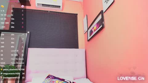 Snapshot of naughty_ebonyy chatting on 01-06-25, 07:35 SASHA online show from 01-06-25, 07:35