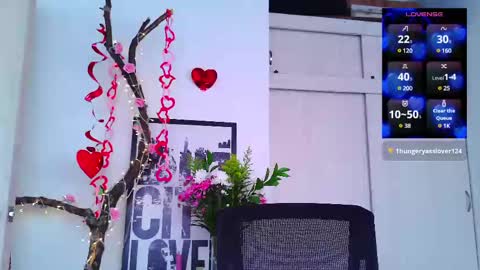Snapshot of naughty_em_17 chatting on 02-14-25, 06:08 Em please help me reach 100 thumbs up 3 online show from 02-14-25, 06:08