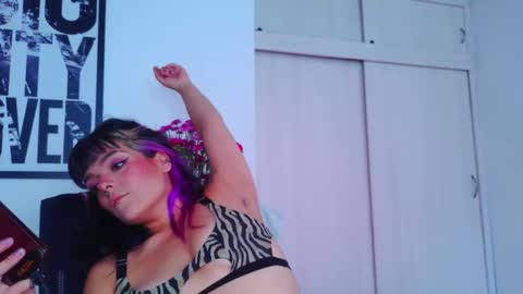 Snapshot of naughty_em_17 chatting on 09-14-25, 04:50 Em please help me reach 100 thumbs up 3 online show from 09-14-25, 04:50