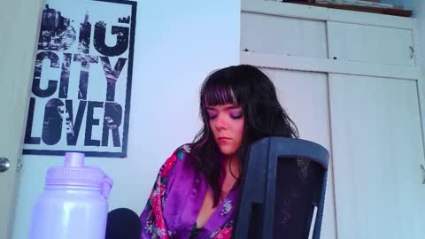 Snapshot of naughty_em_17 chatting on 09-16-25, 06:09 Em please help me reach 100 thumbs up 3 online show from 09-16-25, 06:09
