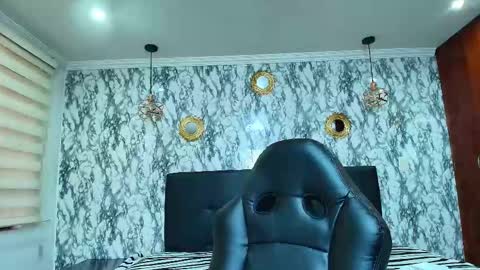 Snapshot of naughty_kittenm chatting on 02-22-25, 02:08 Kitten online show from 02-22-25, 02:08