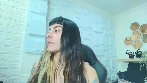 Snapshot of naughty_kittenm chatting on 11-22-25, 11:20 Kitten online show from 11-22-25, 11:20