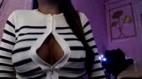 naughty_lorien143 online show from 05-10-26, 01:05