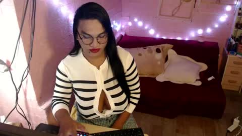 naughty_lorien143 online show from 07-25-26, 12:47