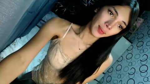 Snapshot of naughty_princess24 chatting on 10-05-25, 12:42 Ariela online show from 10-05-25, 12:42