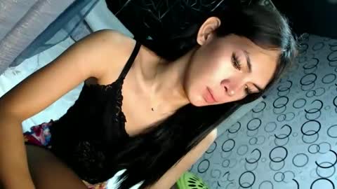 Snapshot of naughty_princess24 chatting on 10-15-25, 11:05 Ariela online show from 10-15-25, 11:05