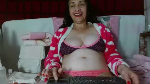 Snapshot of naughty_tita chatting on 06-18-26, 08:14 Tita Madurita online show from 06-18-26, 08:14