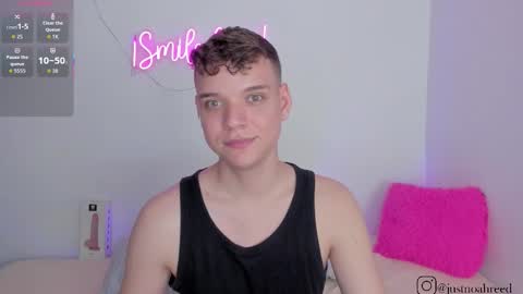 Snapshot of naughty_twink_ chatting on 02-15-26, 01:35 Noah online show from 02-15-26, 01:35