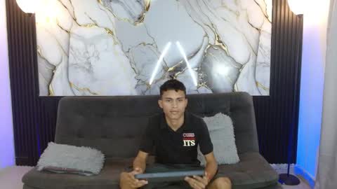 Jader  y  Esteban online show from 04-18-26, 12:20