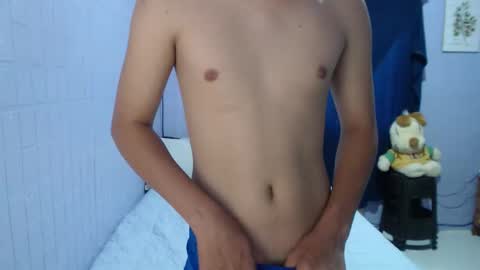 Snapshot of naughtyboytoni chatting on 10-08-25, 12:30 naughtyboytoni online show from 10-08-25, 12:30