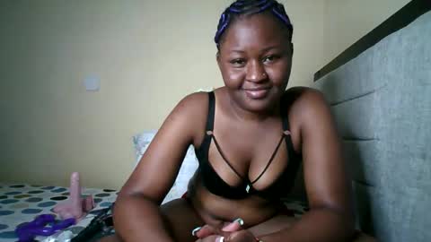 Snapshot of naughtybrownny chatting on 06-10-26, 09:46 MUMU online show from 06-10-26, 09:46