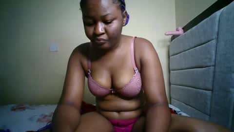 Snapshot of naughtybrownny chatting on 06-20-26, 09:56 MUMU online show from 06-20-26, 09:56