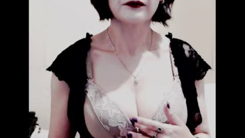 Snapshot of naughtyjenniferxx chatting on 06-10-26, 11:53 Jenny online show from 06-10-26, 11:53