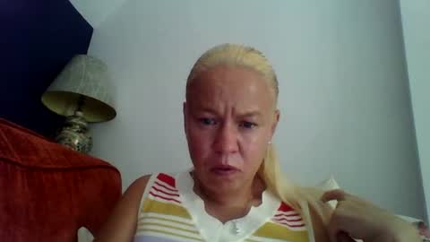 naughtyjennyblondeuk online show from 07-25-26, 03:31