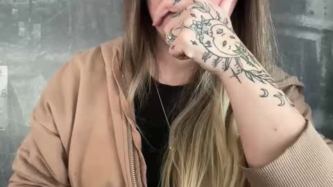 naughtylilkittten online show from 02-25-26, 05:55