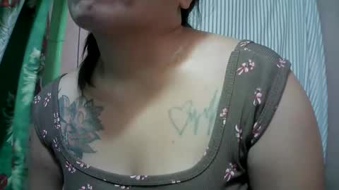 Snapshot of naughtymom_33 chatting on 04-28-26, 04:06 naughtymom_33 online show from 04-28-26, 04:06