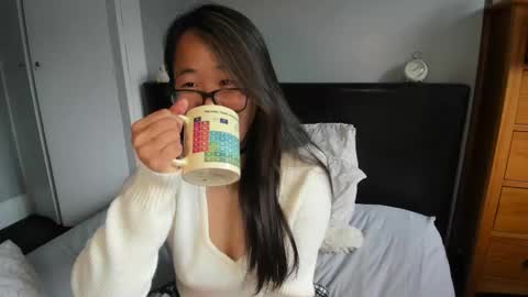 Snapshot of naughtynerdygirl chatting on 10-01-25, 01:06 Gigi Chu online show from 10-01-25, 01:06
