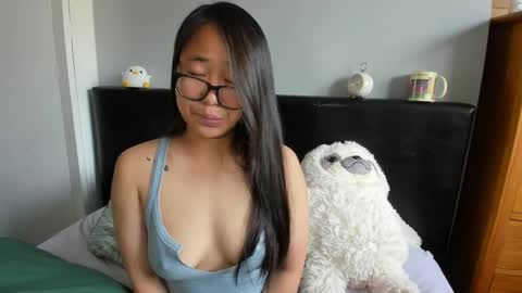 Snapshot of naughtynerdygirl chatting on 10-05-25, 01:09 Gigi Chu online show from 10-05-25, 01:09