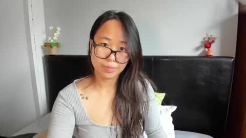 Snapshot of naughtynerdygirl chatting on 06-17-26, 10:17 Gigi Chu online show from 06-17-26, 10:17