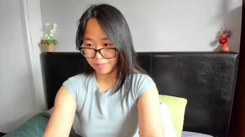 Snapshot of naughtynerdygirl chatting on 06-21-26, 10:18 Gigi Chu online show from 06-21-26, 10:18
