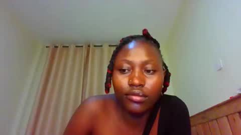 naughtyqueen12 online show from 10-28-25, 08:18