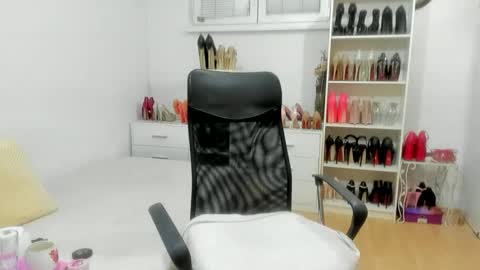 Snapshot of naughtysabine1 chatting on 10-18-25, 09:21 naughtysabine1 online show from 10-18-25, 09:21