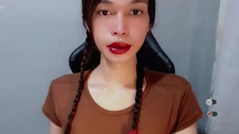 Snapshot of naughtysunshinepinay chatting on 09-25-25, 02:15 Celine online show from 09-25-25, 02:15