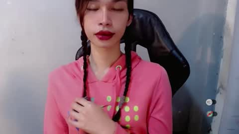 Snapshot of naughtysunshinepinay chatting on 10-08-25, 10:51 Celine online show from 10-08-25, 10:51