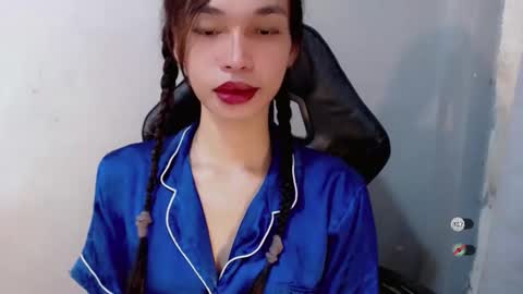 Snapshot of naughtysunshinepinay chatting on 10-12-25, 09:25 Celine online show from 10-12-25, 09:25