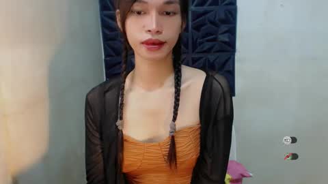 Snapshot of naughtysunshinepinay chatting on 10-18-25, 05:10 Celine online show from 10-18-25, 05:10