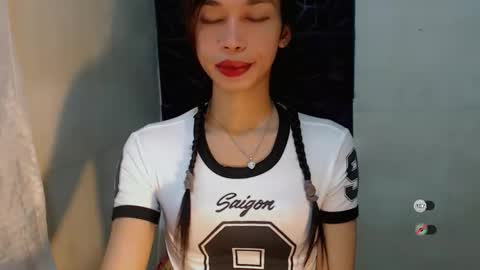 Snapshot of naughtysunshinepinay chatting on 10-20-25, 05:19 Celine online show from 10-20-25, 05:19
