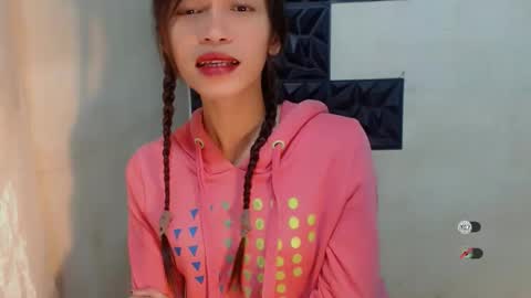 Snapshot of naughtysunshinepinay chatting on 10-30-25, 04:30 Celine online show from 10-30-25, 04:30