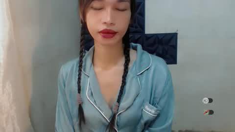 Snapshot of naughtysunshinepinay chatting on 11-02-25, 11:51 Celine online show from 11-02-25, 11:51
