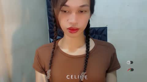 Snapshot of naughtysunshinepinay chatting on 11-11-25, 12:43 Celine online show from 11-11-25, 12:43