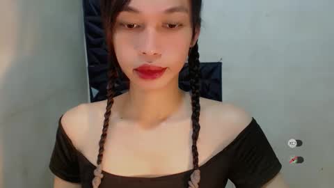 Snapshot of naughtysunshinepinay chatting on 11-15-25, 02:20 Celine online show from 11-15-25, 02:20